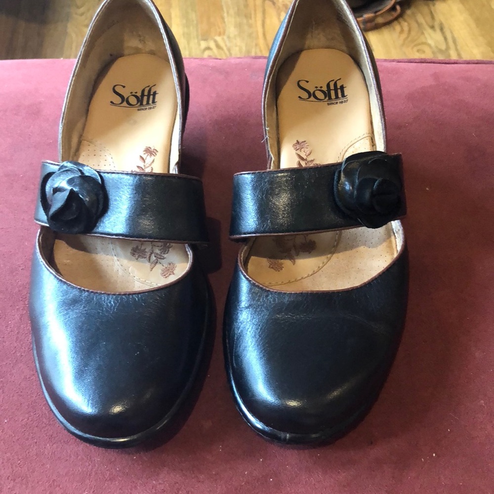 Sofft black low heel shoe. Size 7M